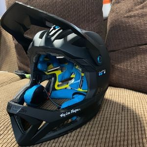 Troy Lee design Stage helmet